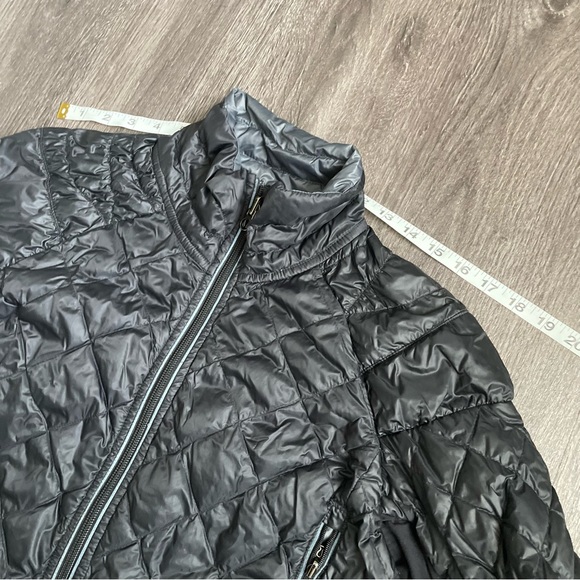 Lululemon Black and Grey Reversible light Puffer Quilted Activewear Jacket - Picture 6 of 14